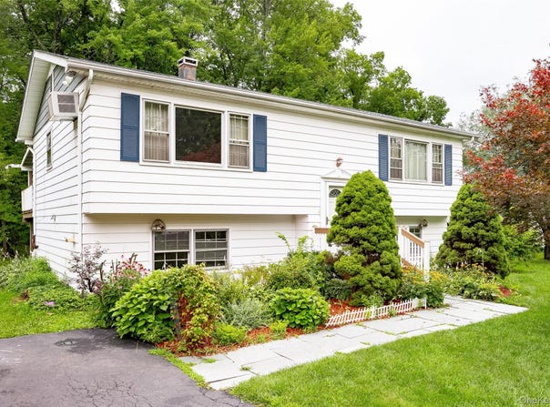 28 Robert Lane, Wappingers Falls, NY 12590