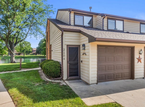 2104 Harbortown Circle, Champaign, IL 61821