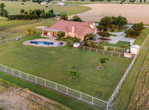 590 County Road 385, Valley View, TX 76272