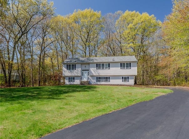 136 Hope Hill Terrace, Cranston, RI 02921