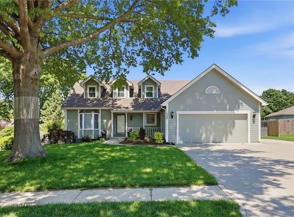528 NE Bordner Drive, Lee's Summit, MO 64086