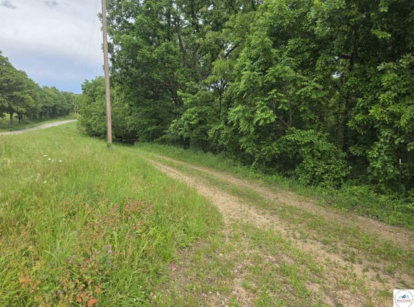 30074 V Highway, Edwards, MO 65326