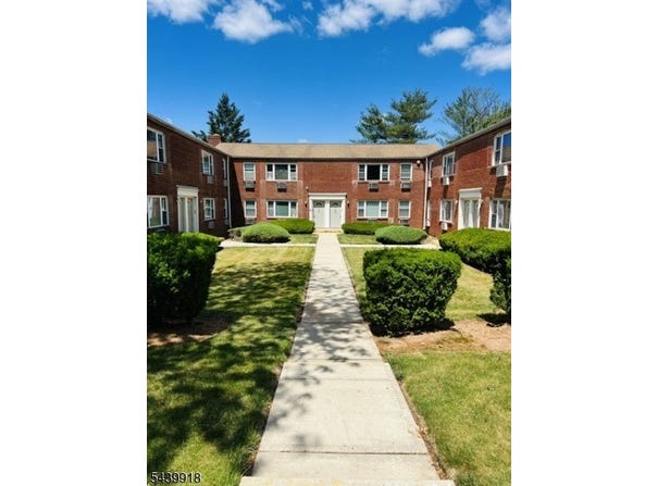 60 Fox Rd, Edison Twp., NJ 08817-4945