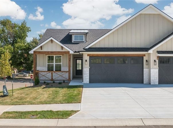 1405 Country Court, St Joseph, MO 64506