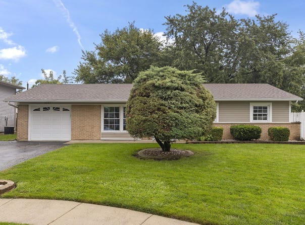7795 Sherwood Circle S, Hanover Park, IL 60133