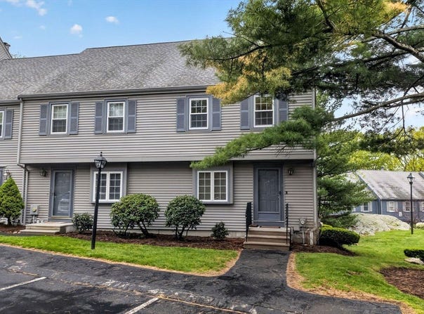4 Oak Ridge Dr, Maynard, MA 01754