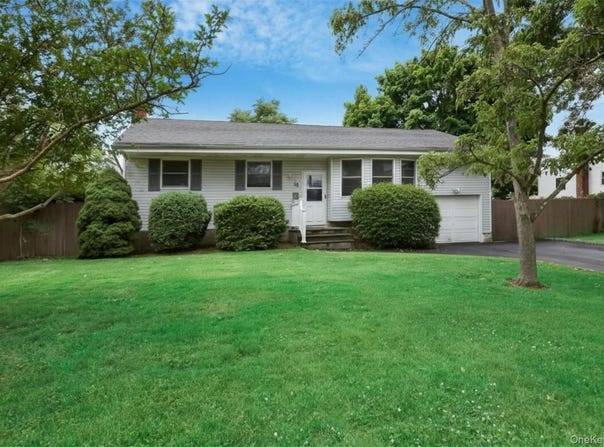 10 Brian Drive, East Islip, NY 11730