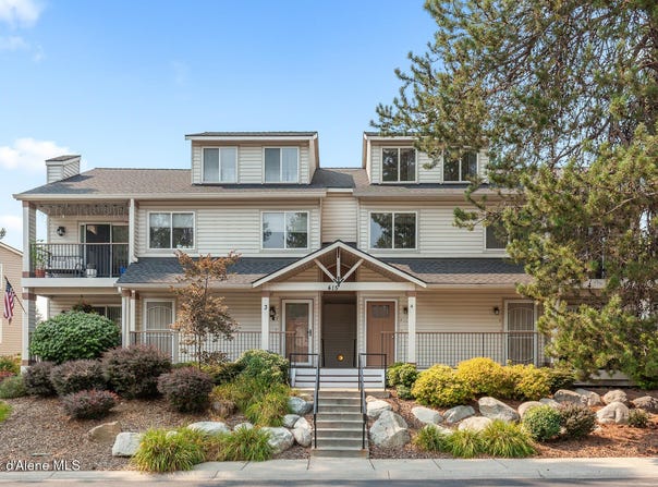 415 E Knotty Pine Ln, Coeur d'Alene, ID 83815