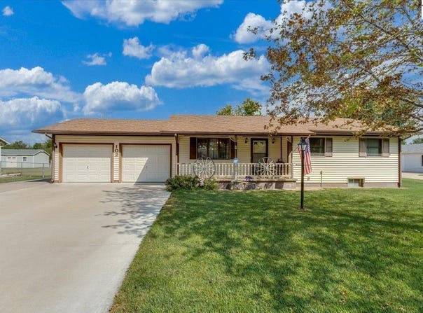 102 Robert St, Hutchinson, KS 67502