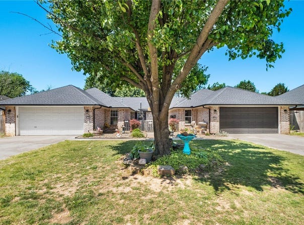 118 Fox Run Place, Lowell, AR 72745