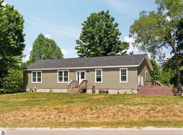 584 Gitchegumee Drive, Buckley, MI 49620