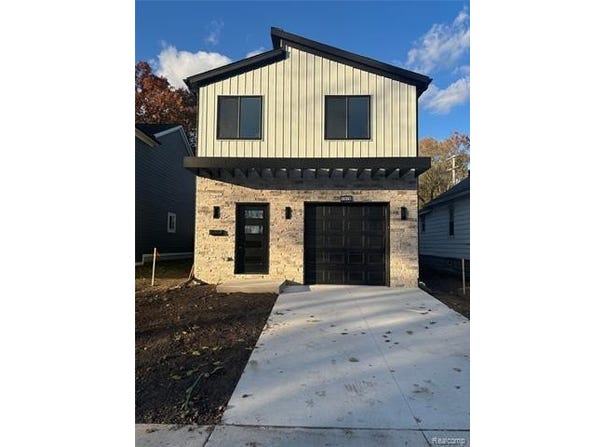 1019 E George Avenue, Hazel Park, MI 48030