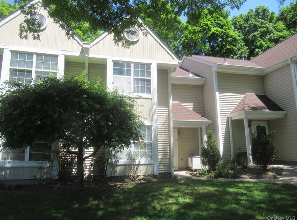 127 Creekside Circle, Spring Valley, NY 10977