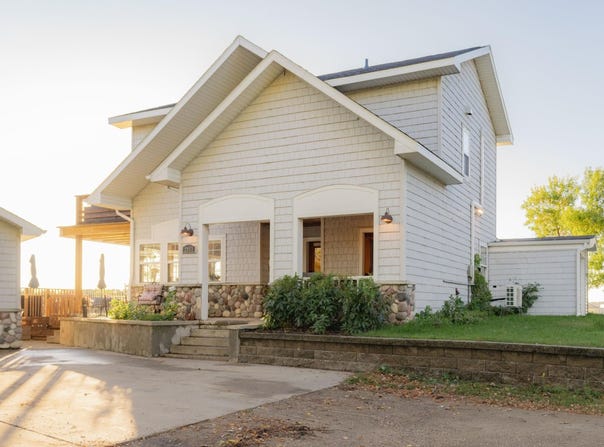 2981 E Lakeside Road, Jamestown, ND 58401