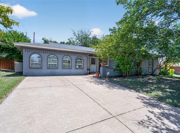 216 Rolling Hills Drive, Aledo, TX 76008