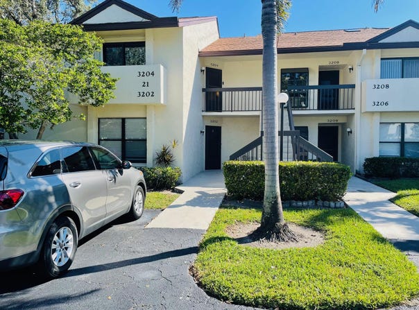 3204 Perimeter Drive, Greenacres, FL 33467