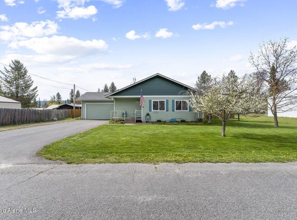 372 Glidden Ave, Priest River, ID 83856