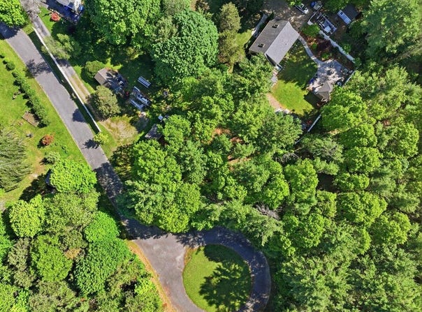 Juliannas Way, Teaticket, MA 02536