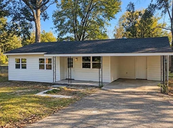 200 Shaw, WATER VALLEY, MS 38965