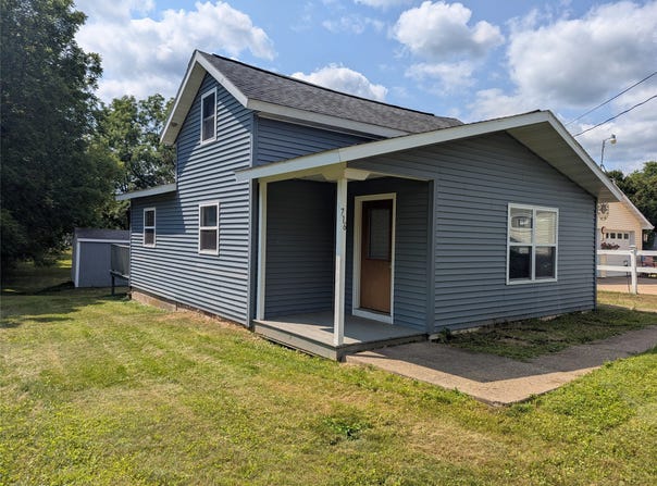 716 Lindoo Avenue E, Ladysmith, WI 54848