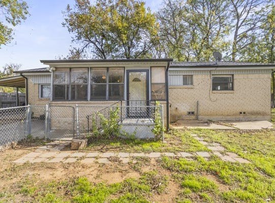 107 S Sheppard Drive, Euless, TX 76040