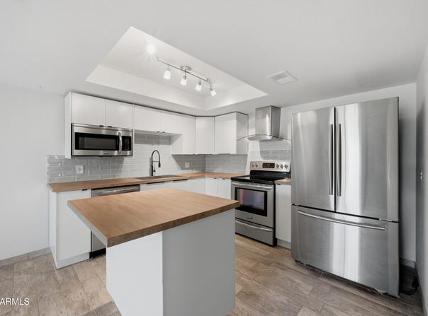 7940 E CAMELBACK Road, Scottsdale, AZ 85251