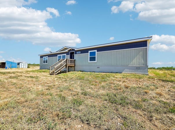 290 Lilly Bear Ln, Moore, TX 78057