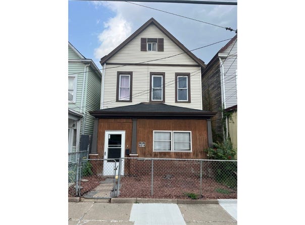 213 Comrie ave, Braddock, PA 15104