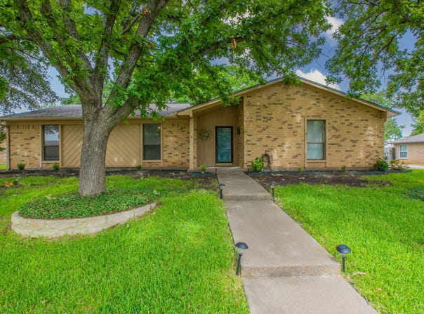1057 Radisson Drive, Hewitt, TX 76643