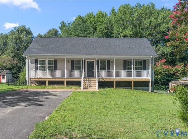 38 E Jefferson Avenue, Warsaw, VA 22572