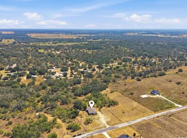 685 Clear Lake Loop, Poteet, TX 78065