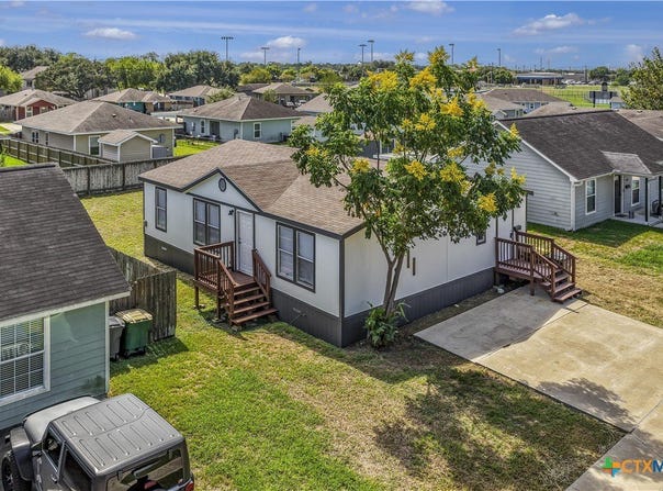 811 E Mesquite Lane, Victoria, TX 77901