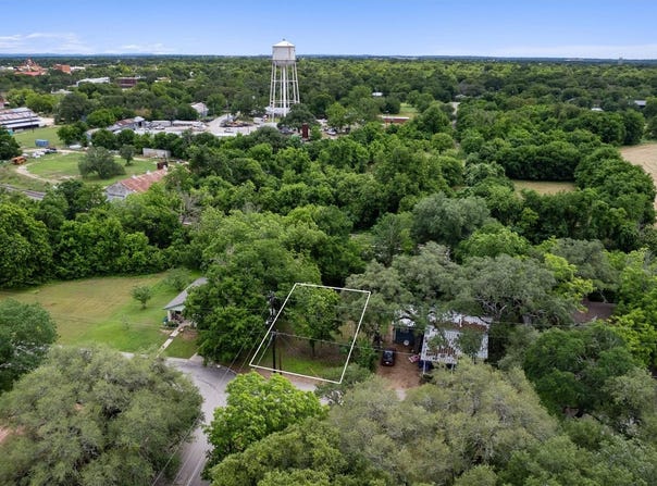 900 Tank St, Lockhart, TX 78644