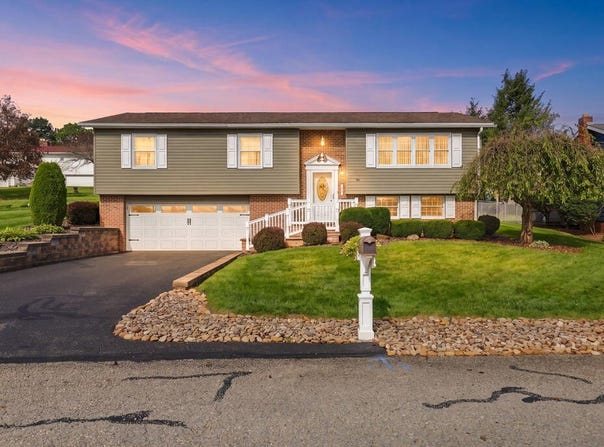 1316 MAPLEHURST DR, Somerset, PA 15501