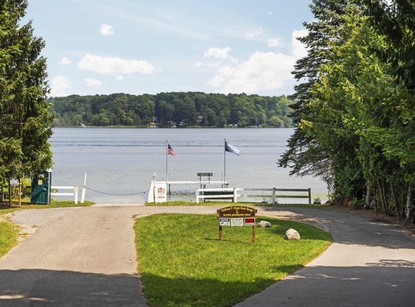 3855 White Birch Drive, Grawn, MI 49637
