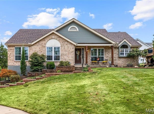 516 Oak Leaf Manor Court, Ballwin, MO 63021