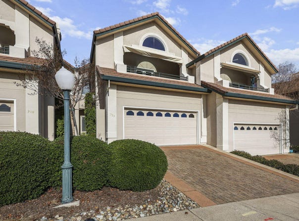 724 Oakhurst Trail, Redding, CA 96003