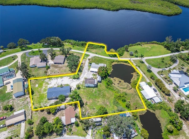 701 FISH LIPS Lane, RUSKIN, FL 33570