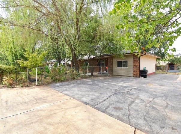 2303 S Orchard Avenue, Bolivar, MO 65613