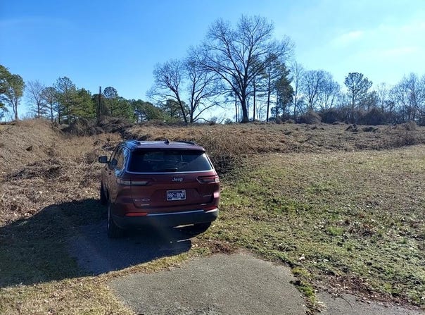Holcomb St, HOLLOW ROCK, TN 38342