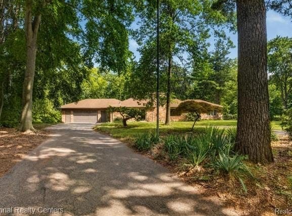 24644 Edgemont Drive, Southfield, MI 48033