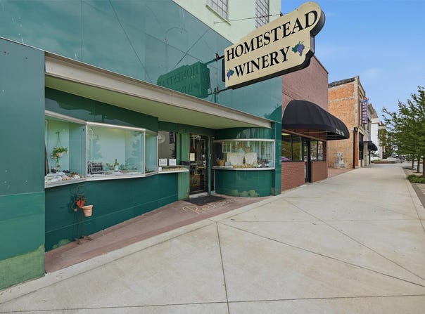 220 W Main Street, Denison, TX 75020