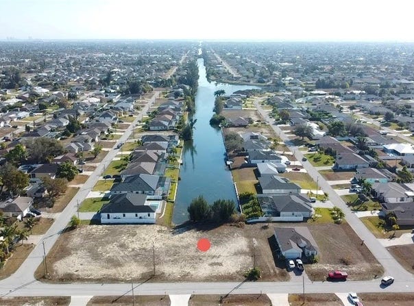 2809 SW 7th Place, Cape Coral, FL 33914