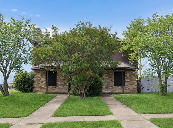 1401 Brook Meadow Circle, Lancaster, TX 75134