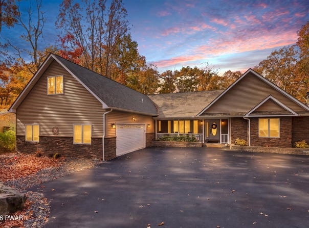104 Surrey Lane, Lords Valley, PA 18428