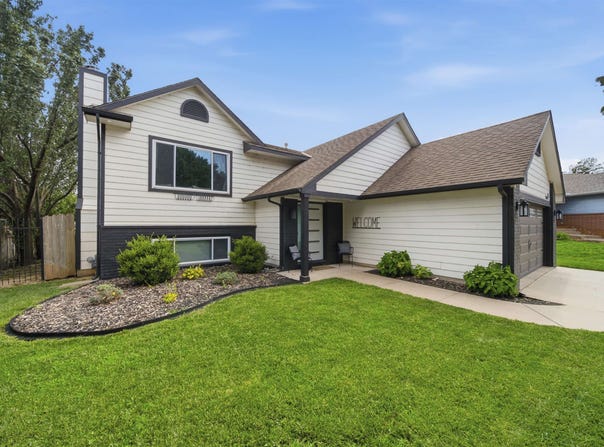 843 S Carriage Ct, Maize, KS 67101-8909