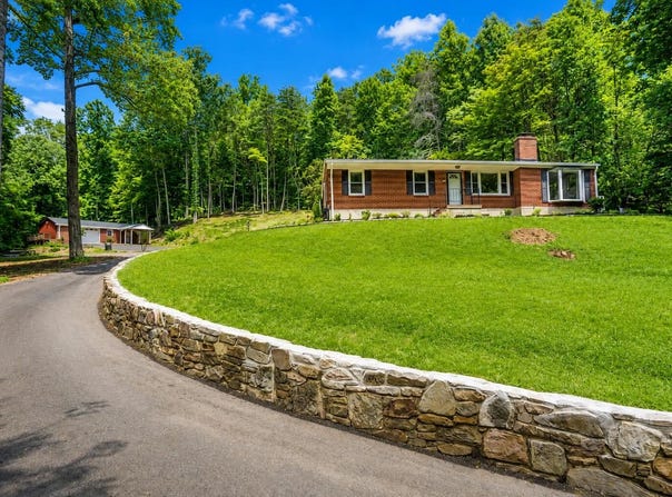 1065 Cain Dr, Vinton, VA 24179