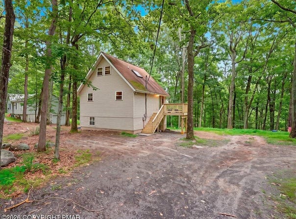 550 Whippoorwill Drive, Bushkill, PA 18324