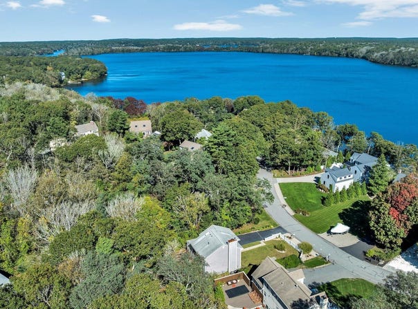 32 Birch Way, Mashpee, MA 02649