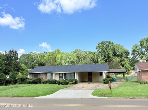 1584 Vance Road, Grenada, MS 38901